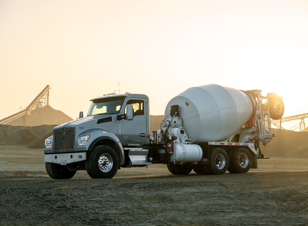 Maximizing Revenue: The Importance of Regular Maintenance for Mixer Trucks and Dump Trucks