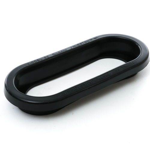 0128113 | McNeilus | GROMMET,LIGHT OVAL RUBBER