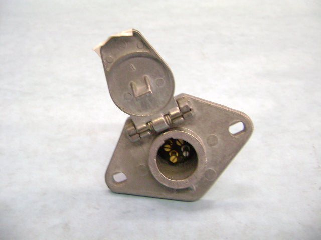 Switch Female Socket 4 Pole Berg 23402 | Weight: 2 lbs | Dimensions: 65X80X100MM